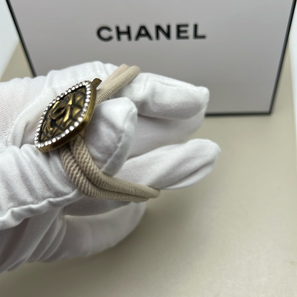 Hair Ties Beauty Chanel Or Wristband & Small Shopping Bag CC Rhinestones NWOT - Picture 11 of 17